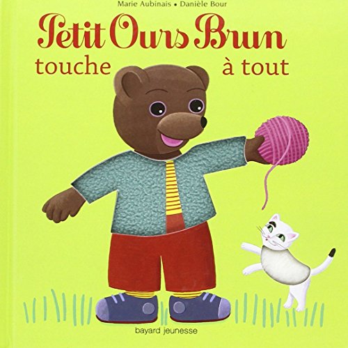 petit ours brun touche à tout